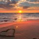 Strand mit Herz im Sand - Der Zusammenhang zwischen Herz und Psyche